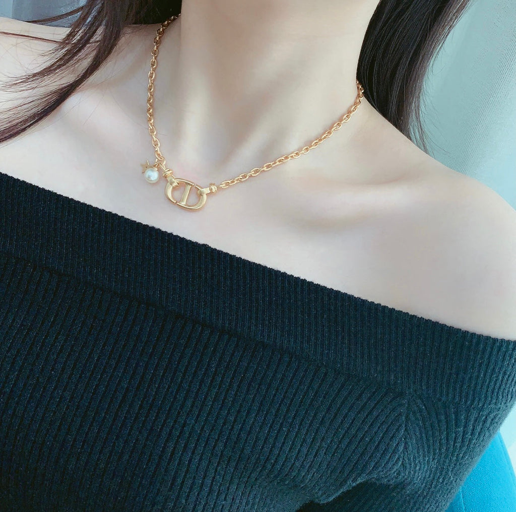 DIOR CD PEDANT MOP STAR GOLD NECKLACE