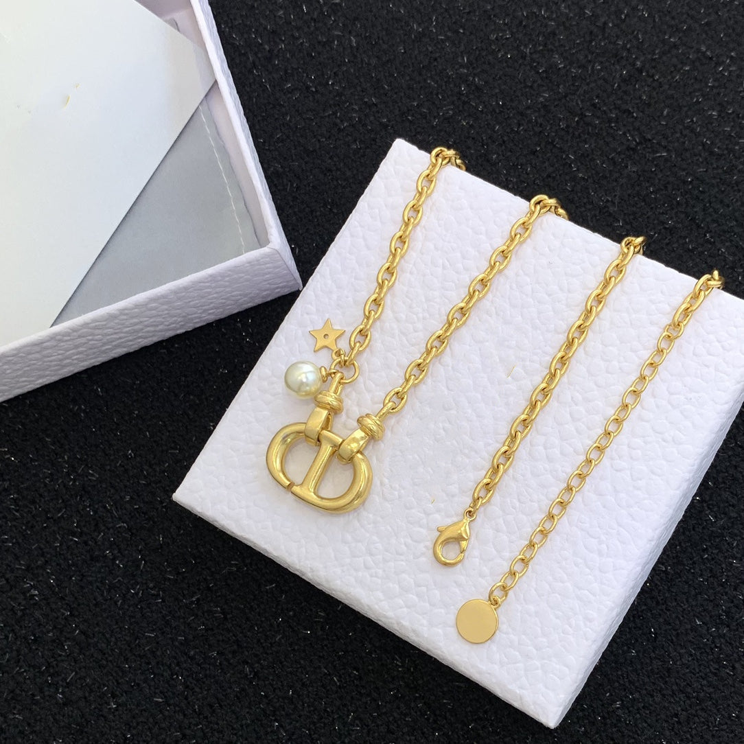 DIOR CD PEDANT MOP STAR GOLD NECKLACE