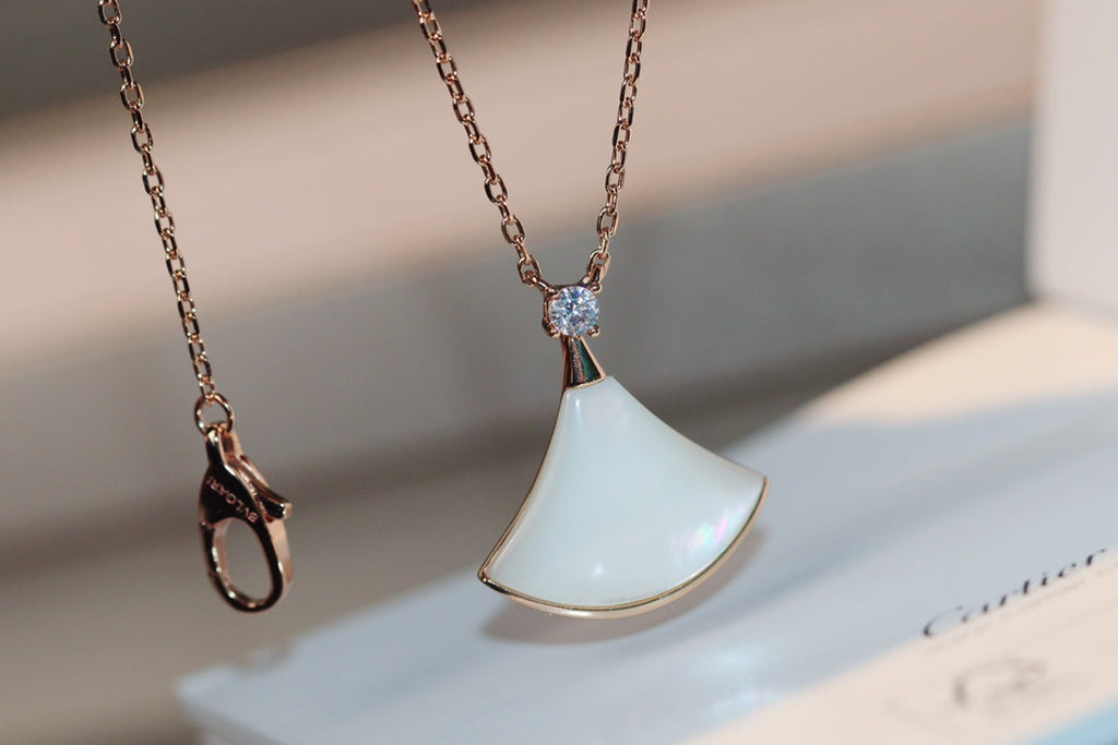 BVLGARI DREAM NECKLACE WHITE MOP PINK GOLD 1 DIAMOND