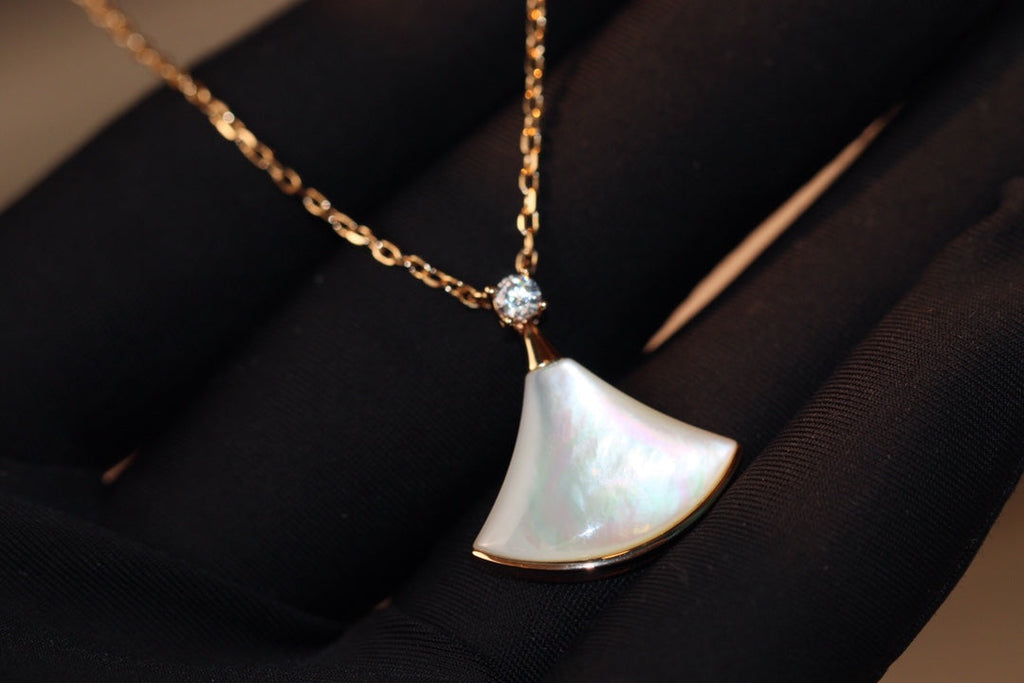 BVLGARI DREAM NECKLACE WHITE MOP PINK GOLD 1 DIAMOND