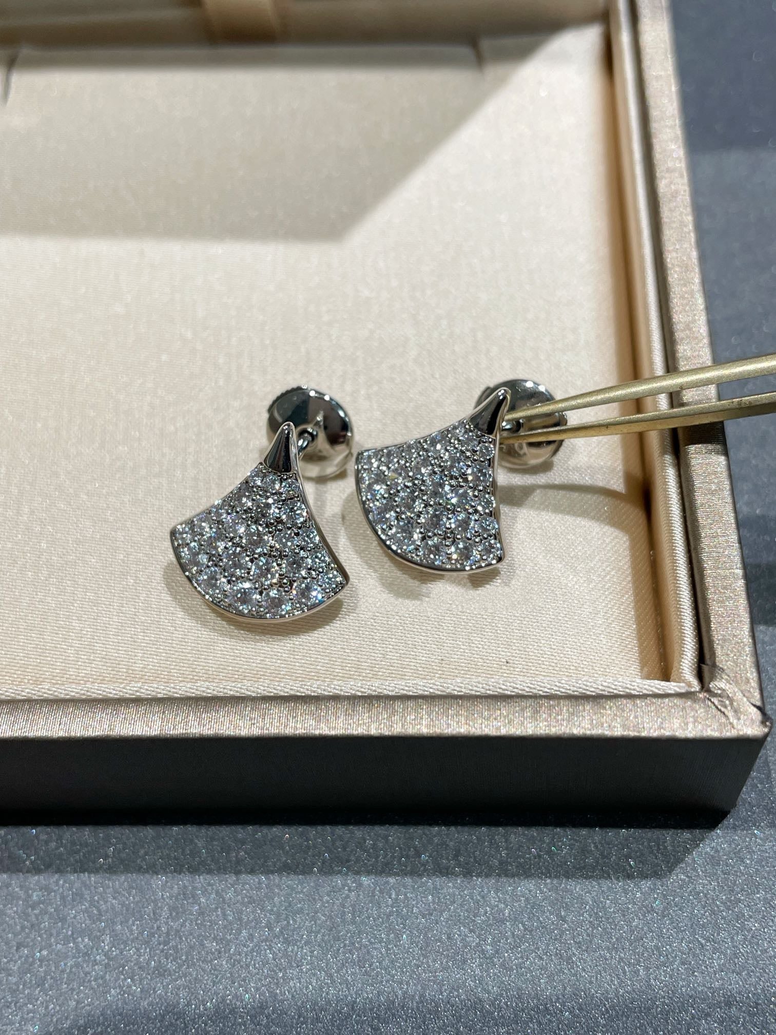 BVLGARI DREAM STUD EARRINGS DIAMOND