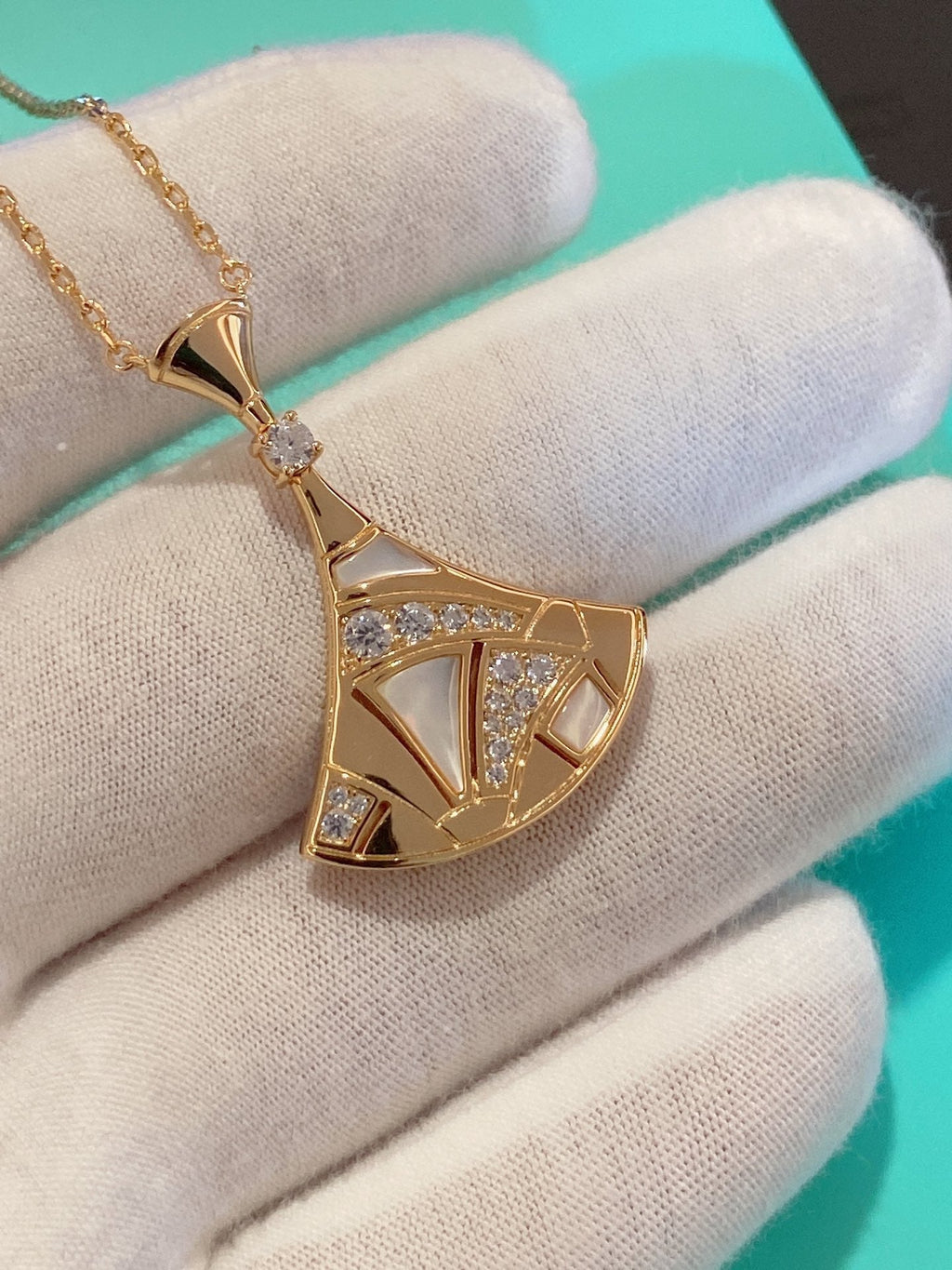 BVLGARI DREAM MOP DIAMOND GOLD NECKLACE