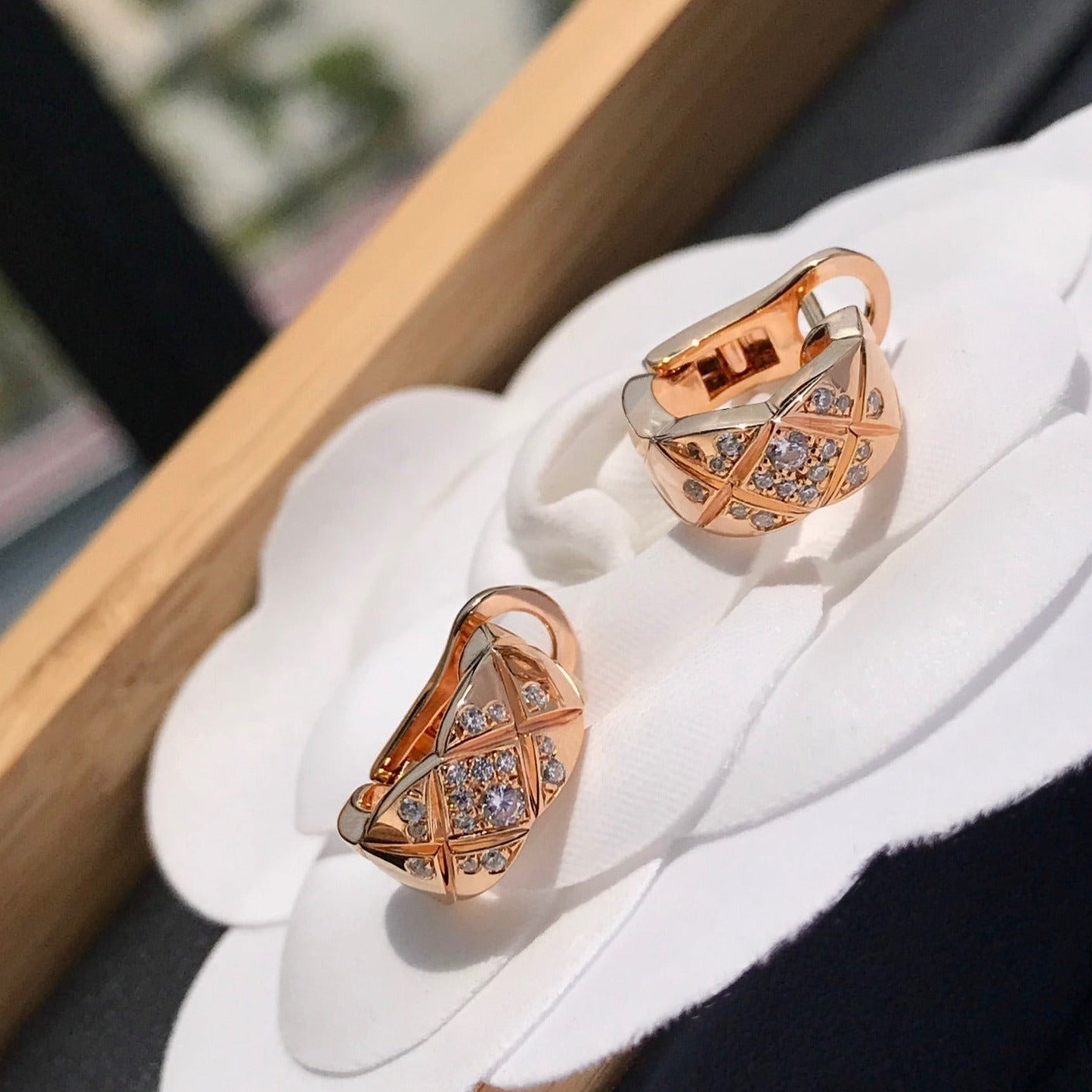 Chanel Crush Diamond Pink Gold Earrings