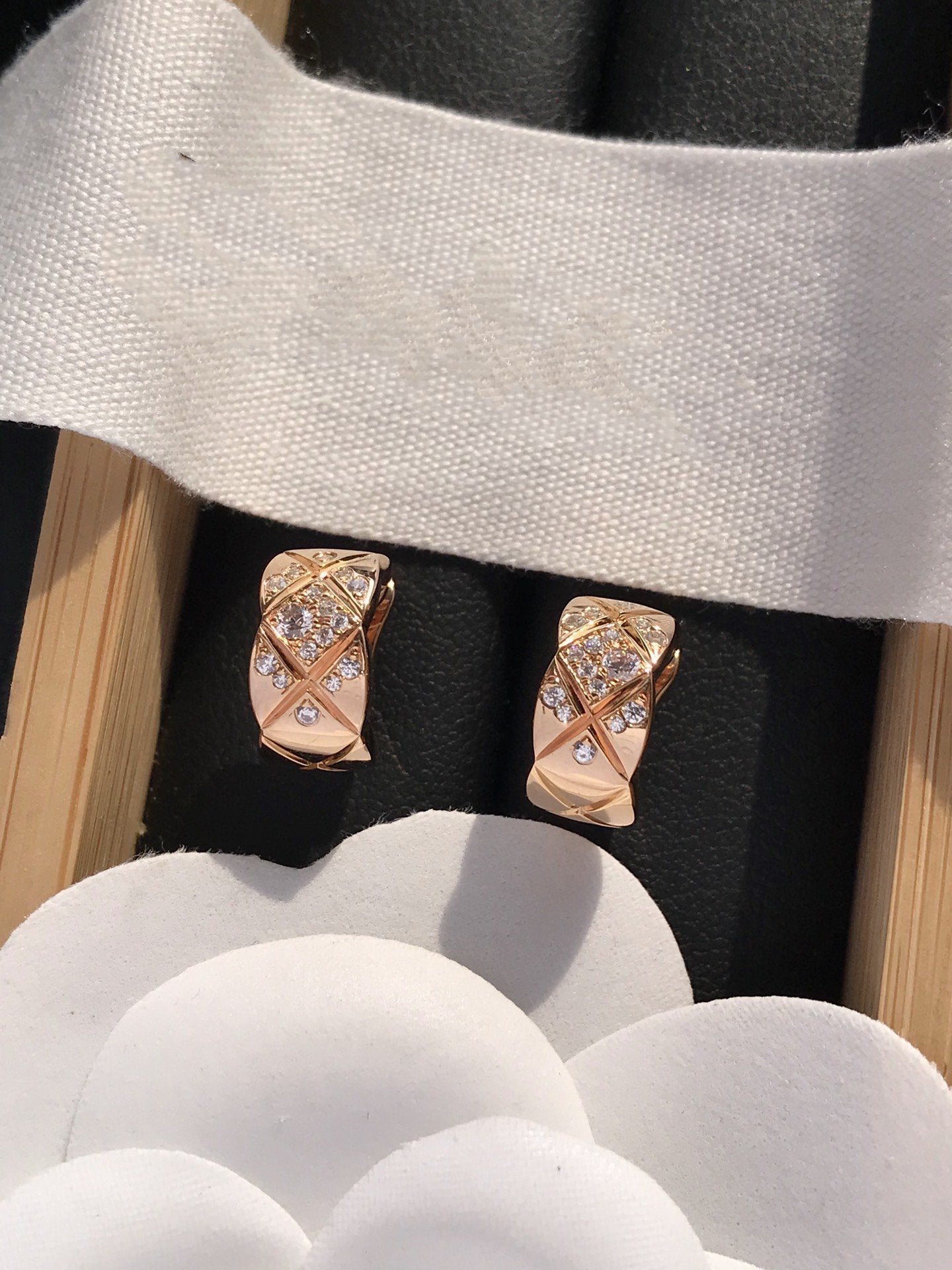 Chanel Crush Diamond Pink Gold Earrings