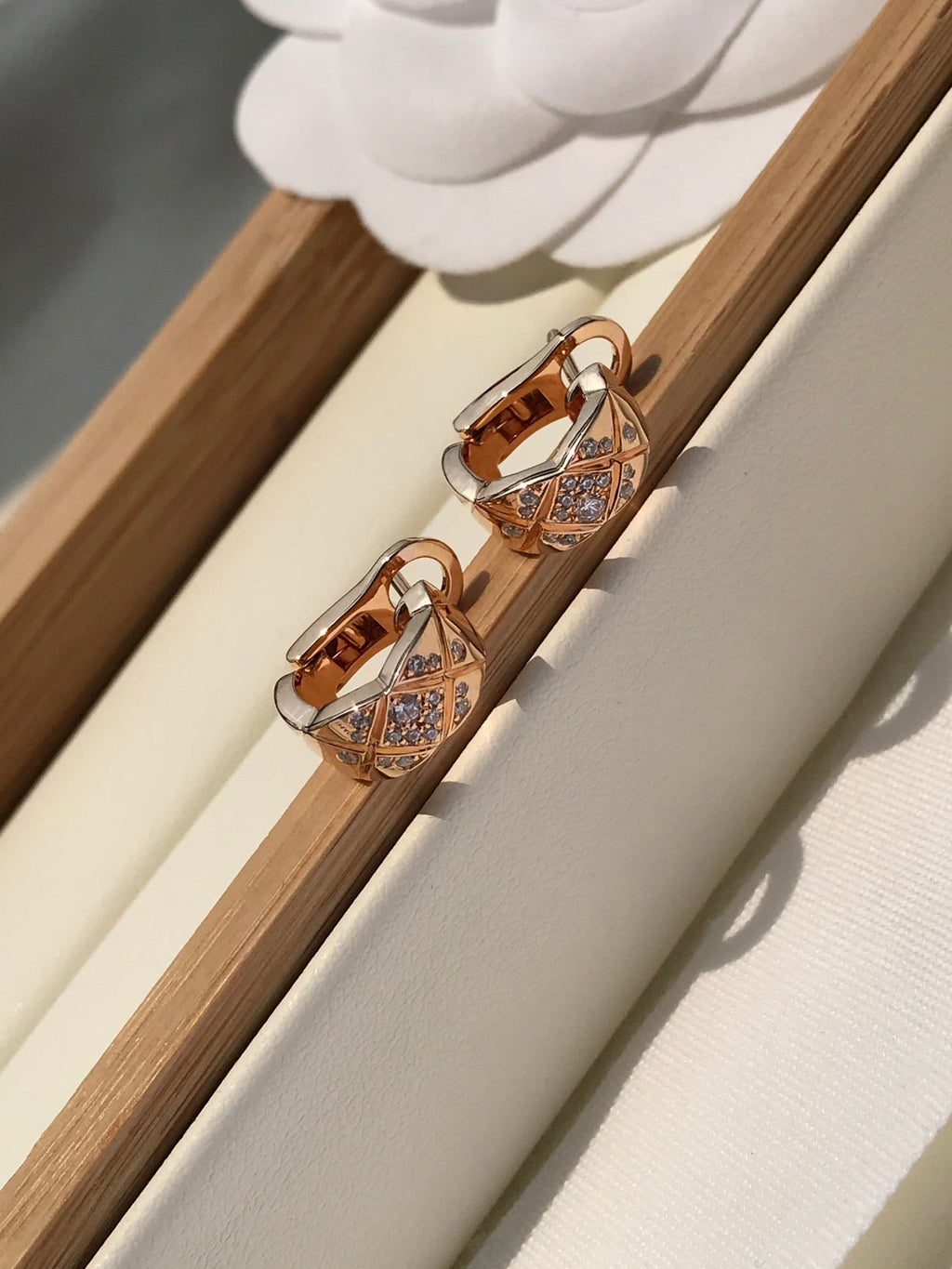 Chanel Crush Diamond Pink Gold Earrings