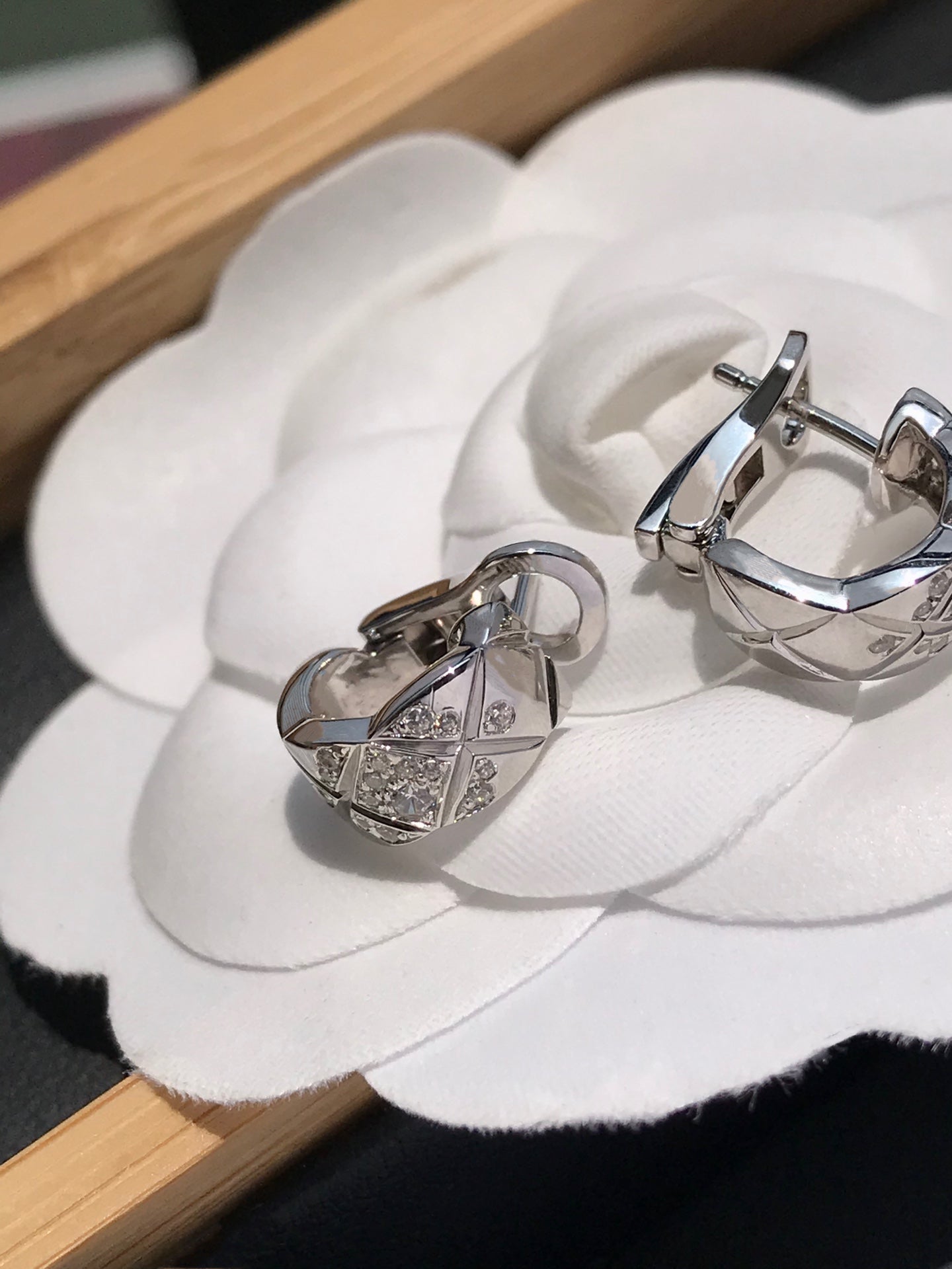 Chanel Crush Diamond Silver Earrings