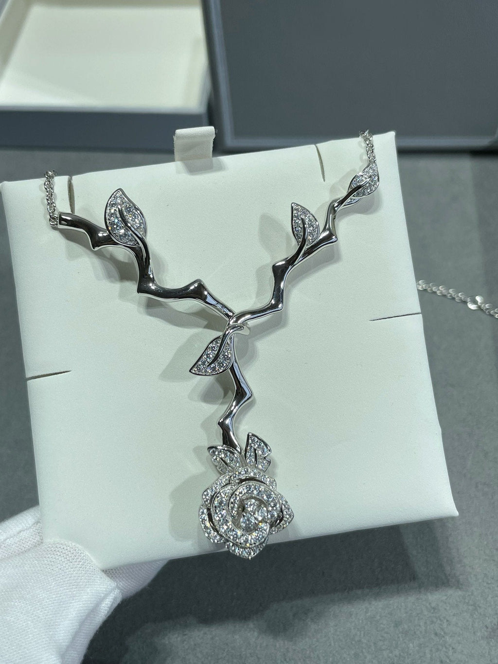 DIOR ROSE BAGATELLE DIAMOND NECKLACE