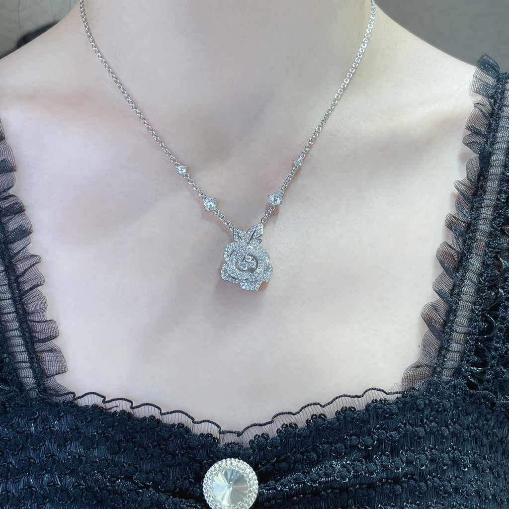DIOR ROSE BAGATELLE DIAMOND MEDIUM NECKLACE