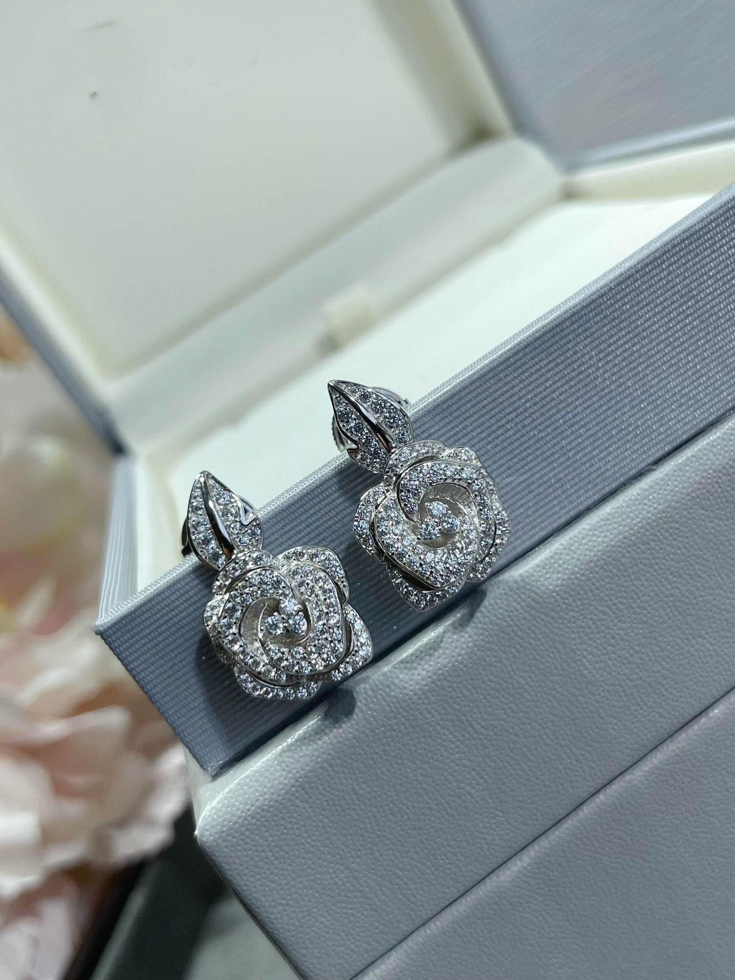 DIOR ROSE BAGATELLE DIAMOND MEDIUM EARRINGS