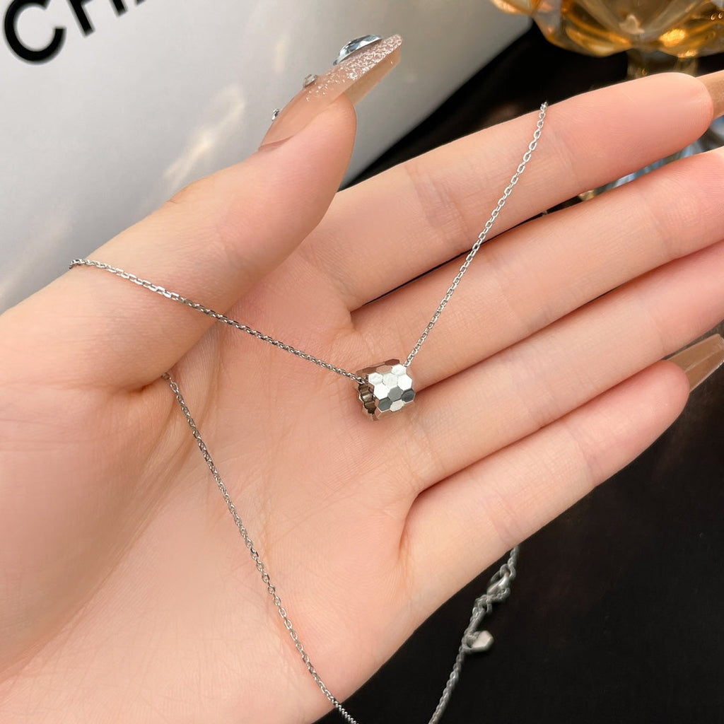 CHAUMET BEE MINI NECKLACE