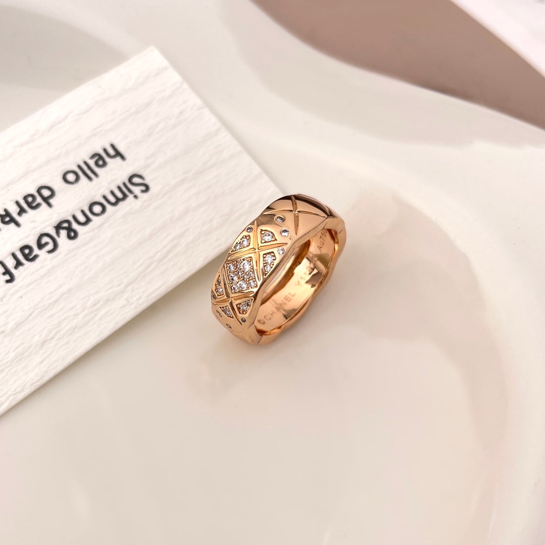 Chanel Crush Ring 6.8Mm Gold Diamonds Quilted