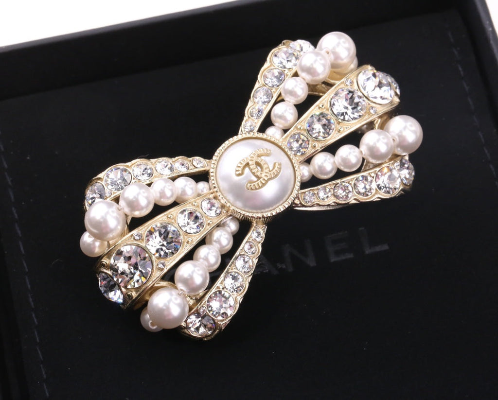 Chanel Brooch Gold