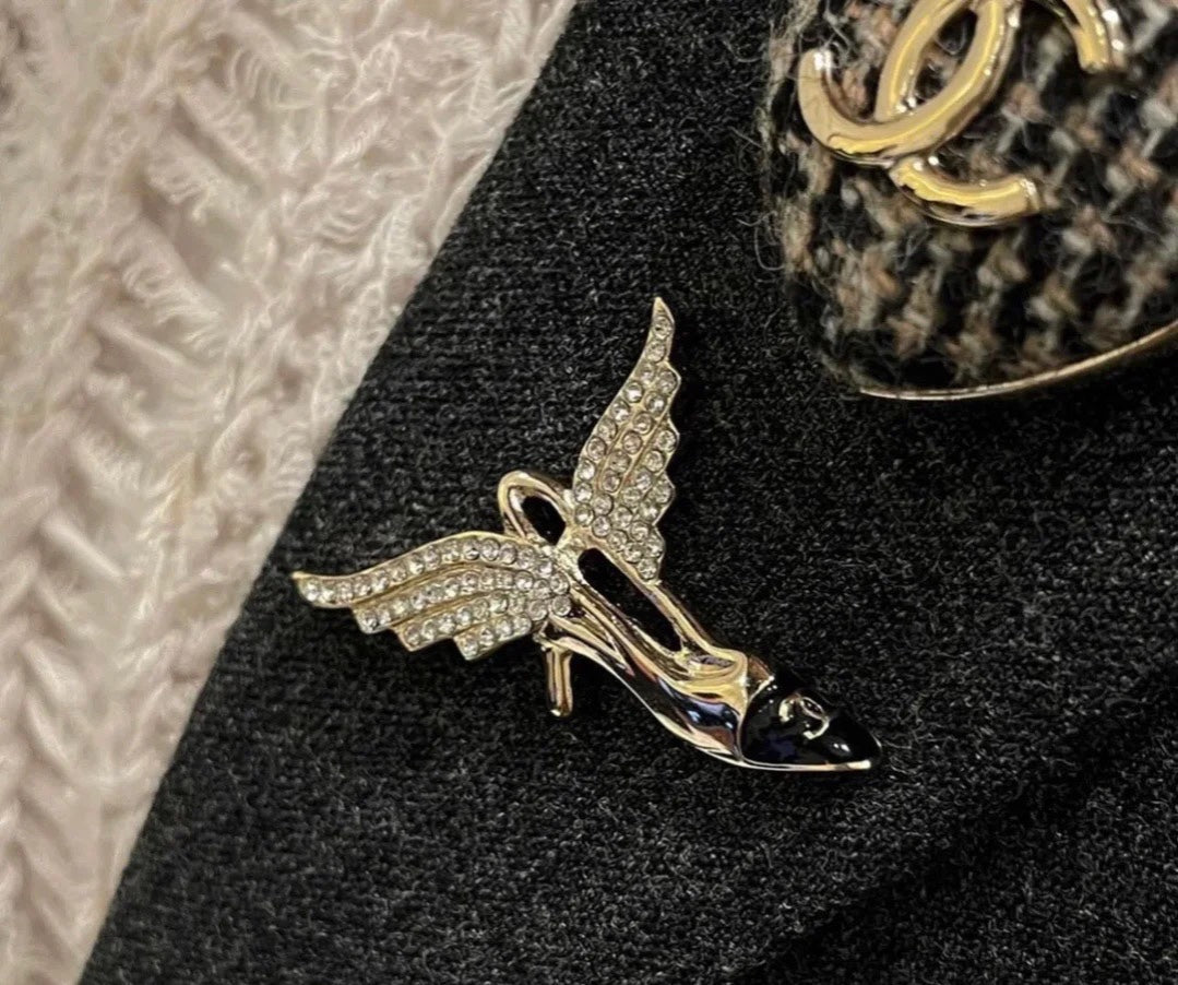 Chanel Brooch Pink Gold 172290