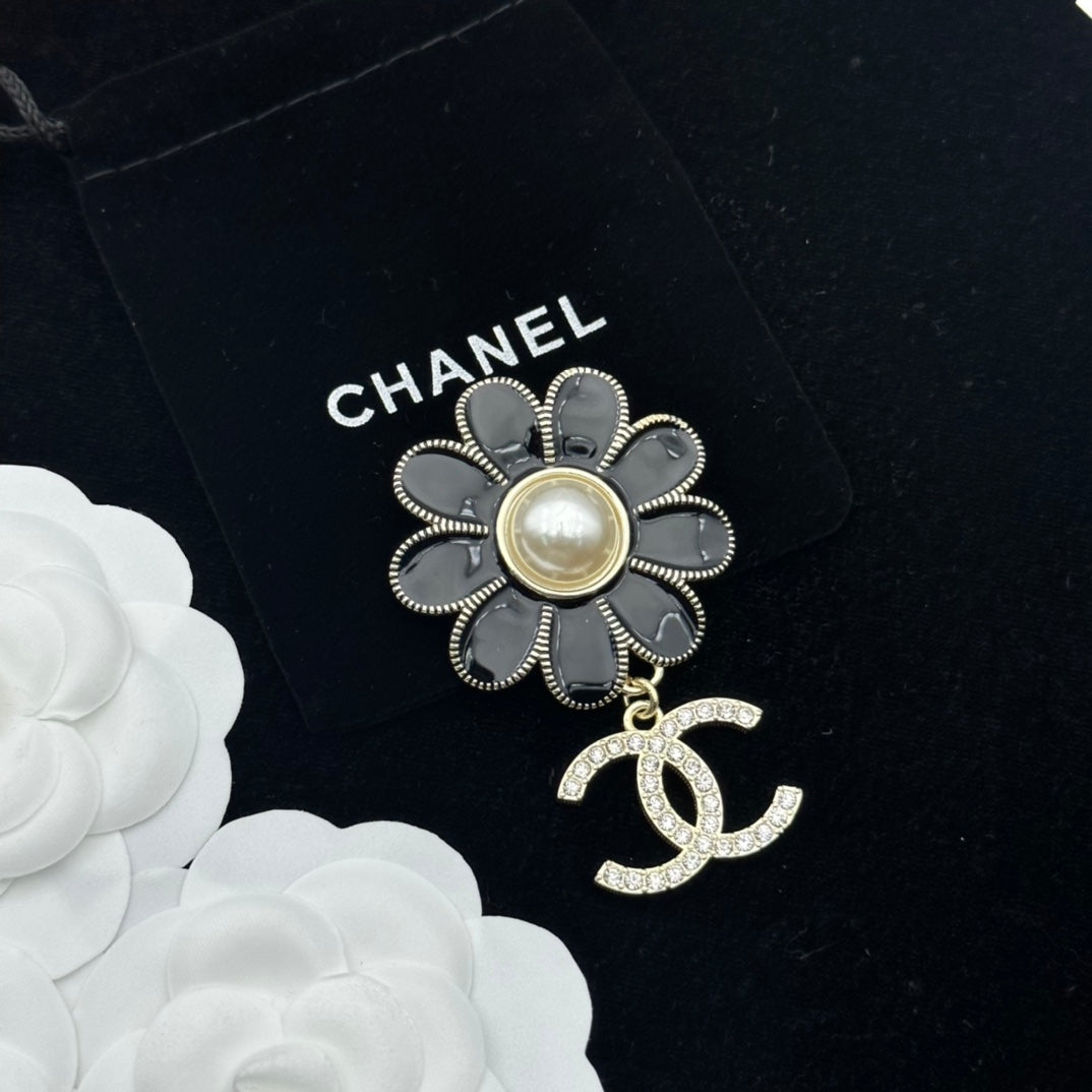 Chanel Brooch Gold Black 173224