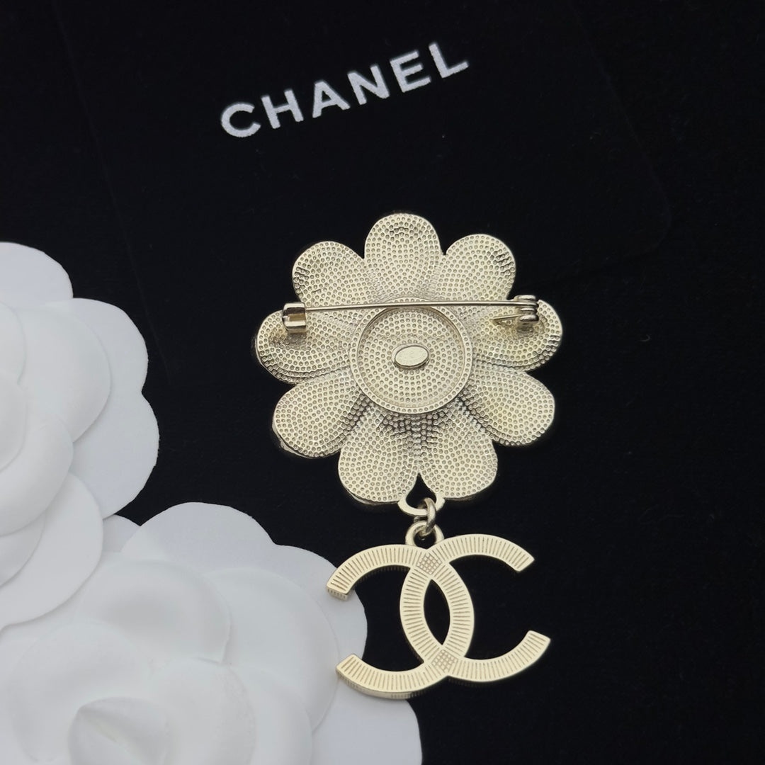 Chanel Brooch Gold White 173225