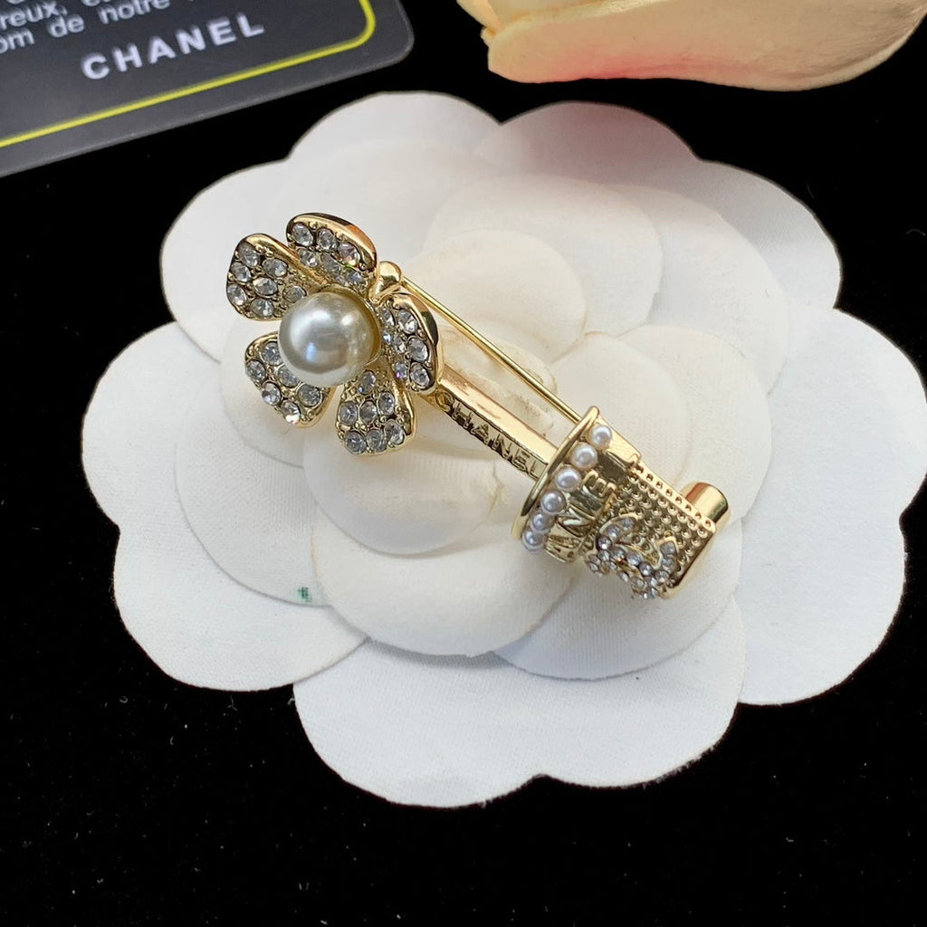 Chanel Brooch Gold 178143