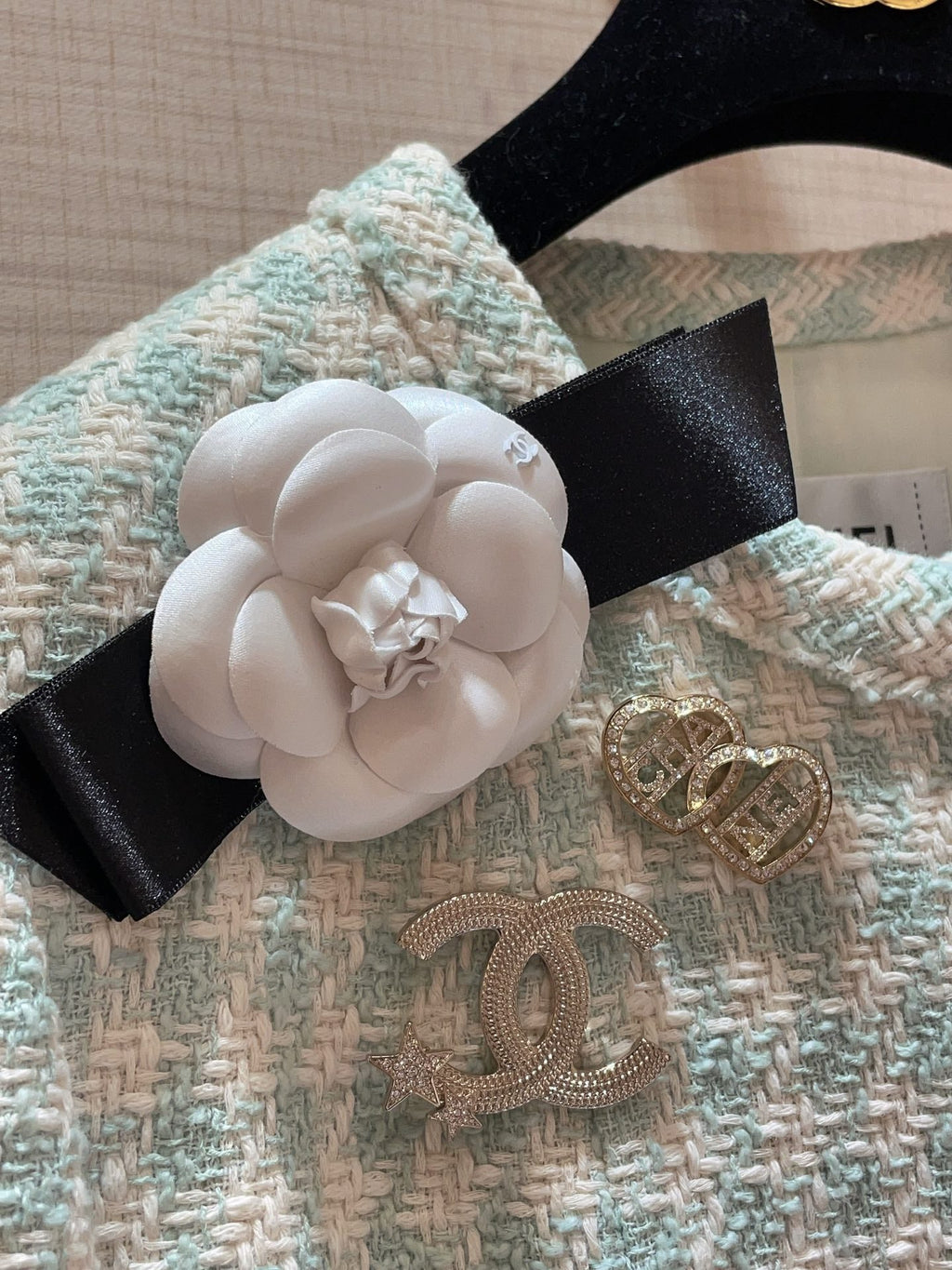 Chanel Brooch Light Gold 161773