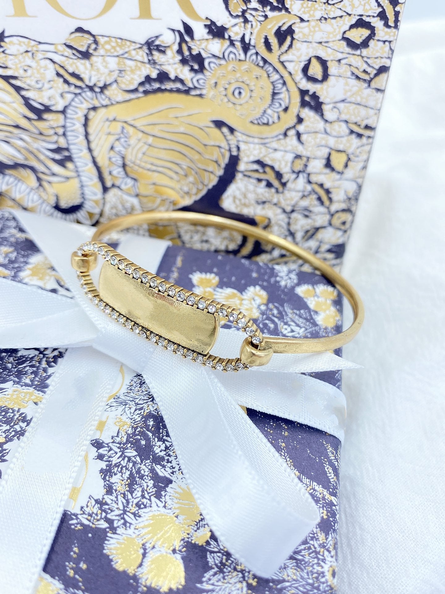 DIOR DIO OVAL LETTER BRACELET GOLD DIAMOND