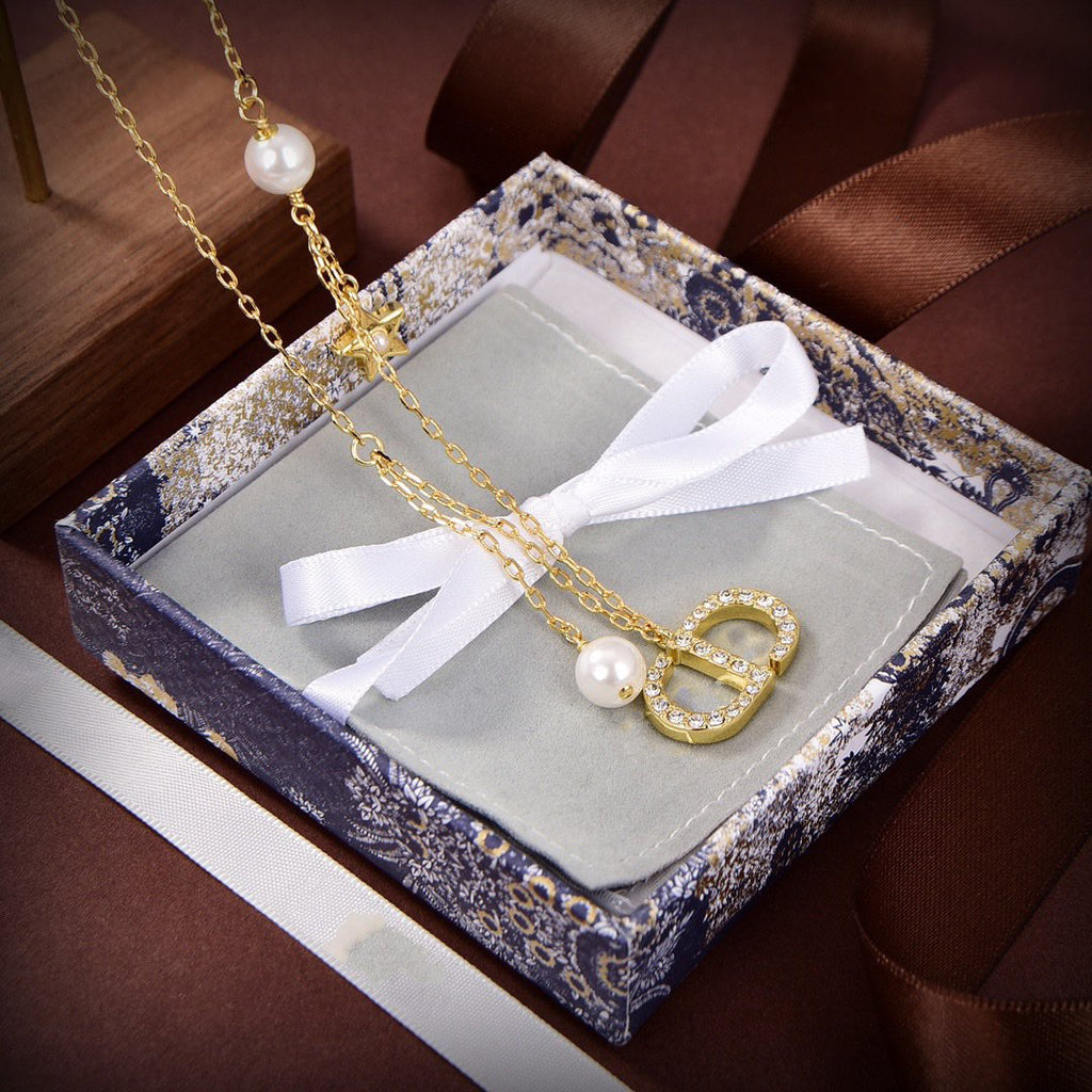 DIOR CD STAR PEDANT GOLD DIAMOND NECKLACE