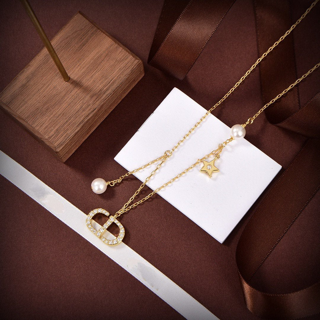 DIOR CD STAR PEDANT GOLD DIAMOND NECKLACE