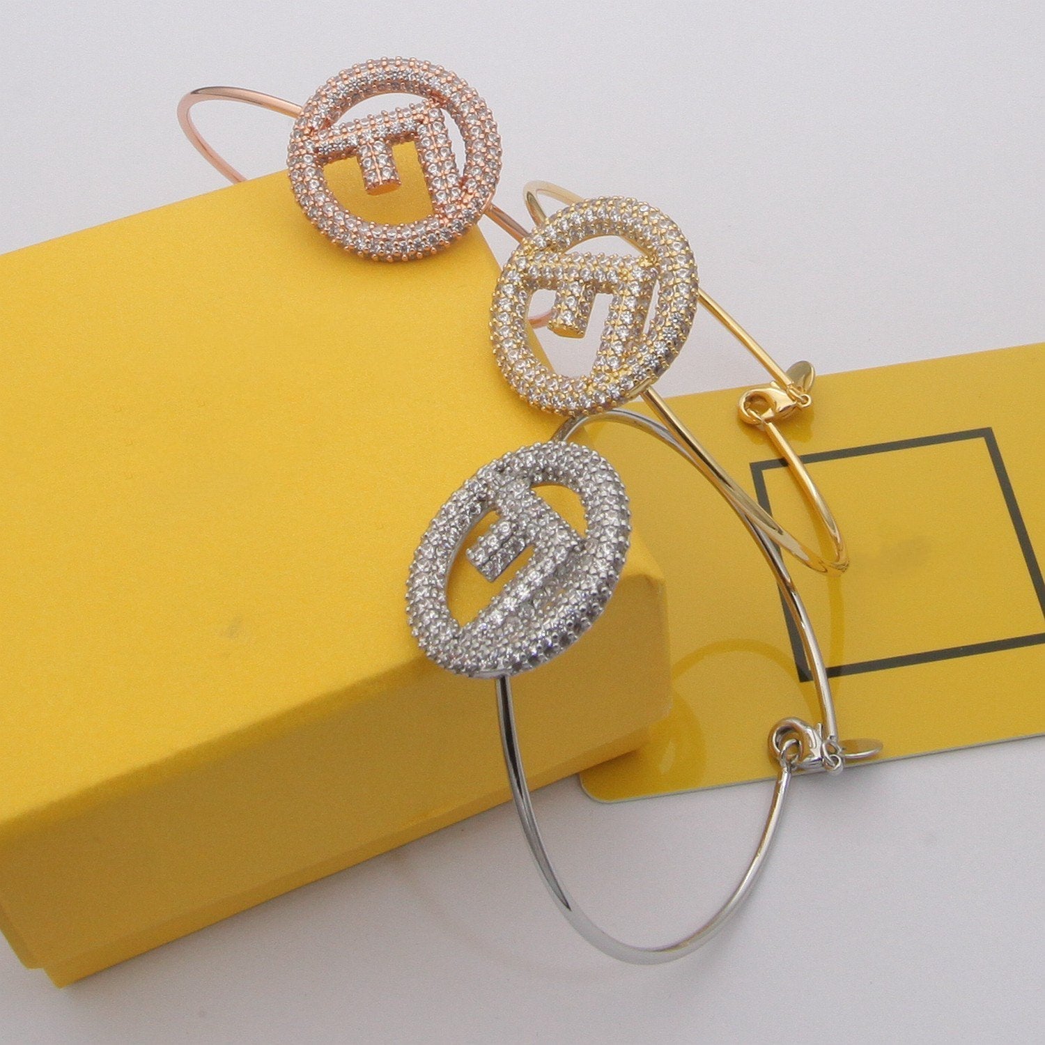 FENDI F BRACELET FULL DIAMOND