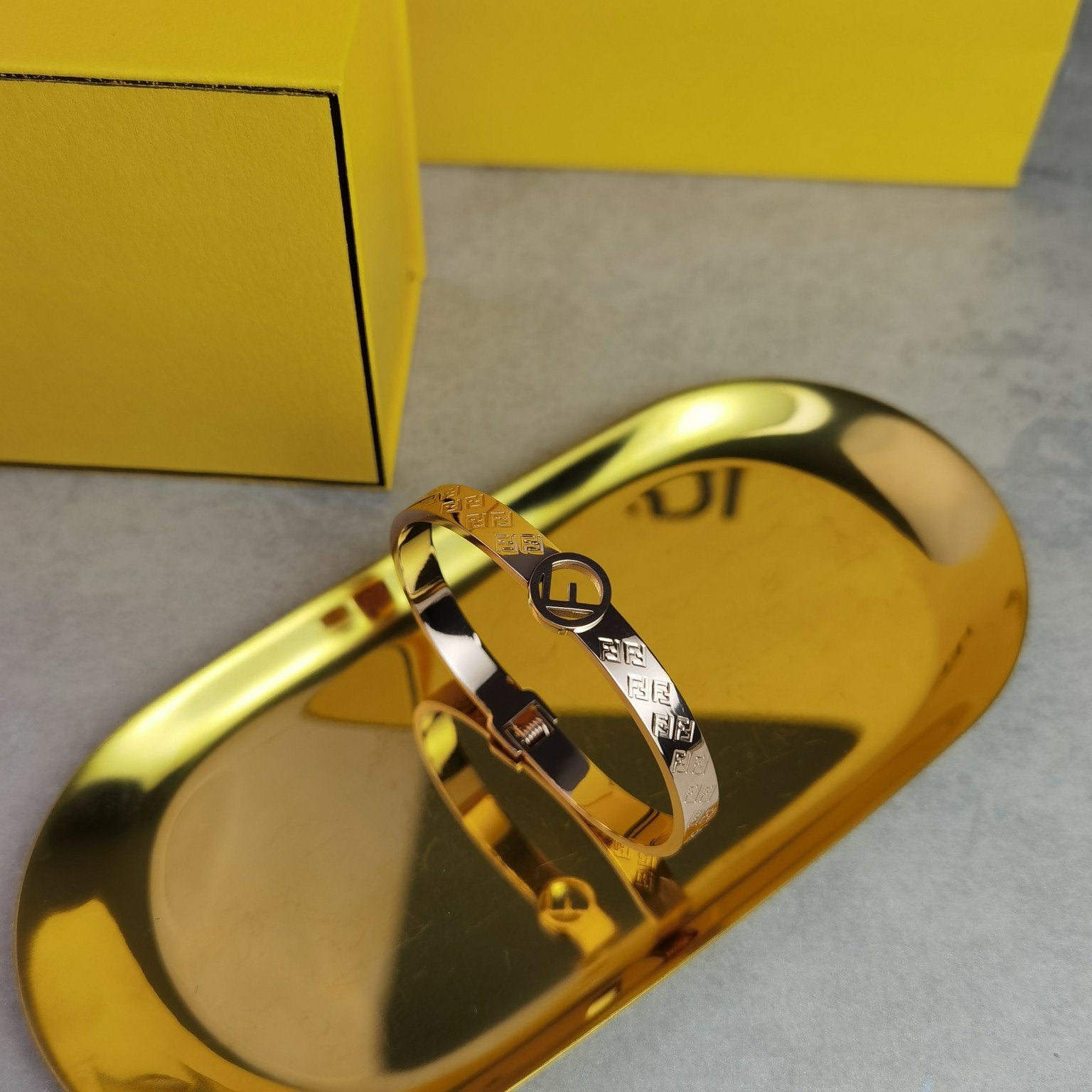 FENDI FF LOGO BRACELET SILVER