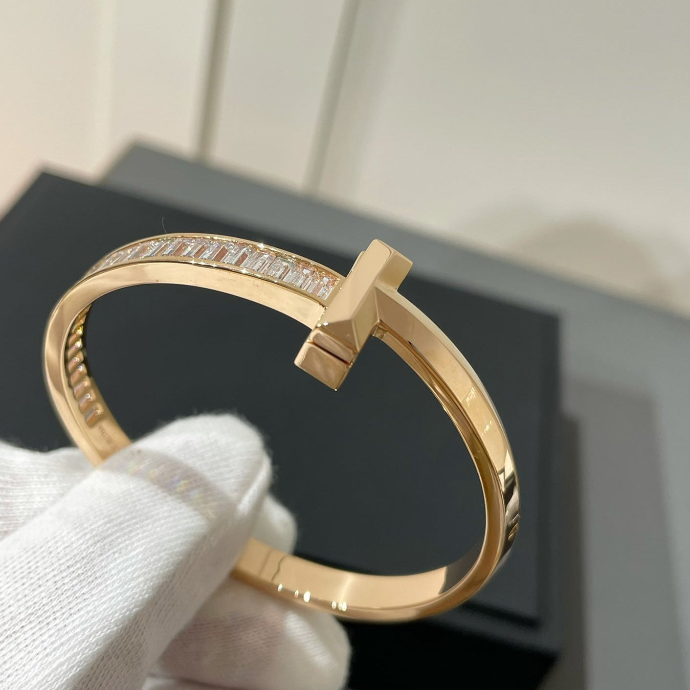TIFFANY WIDE HINGED BANGLE PINK GOLD WITH BAGUETTE DIAMONDS