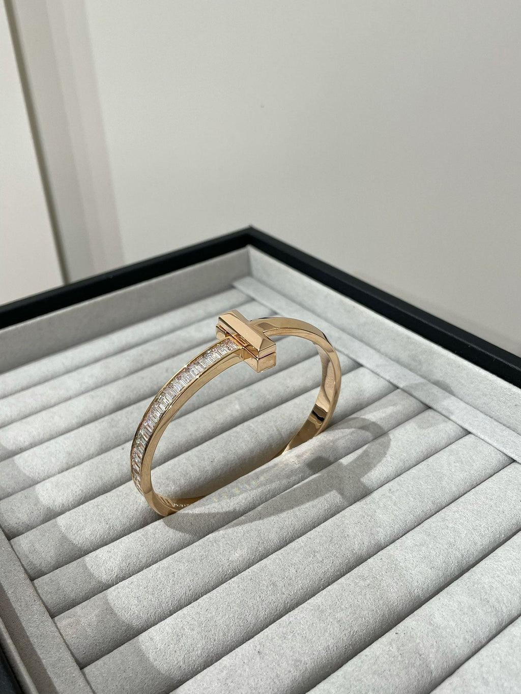 TIFFANY WIDE HINGED BANGLE PINK GOLD WITH BAGUETTE DIAMONDS