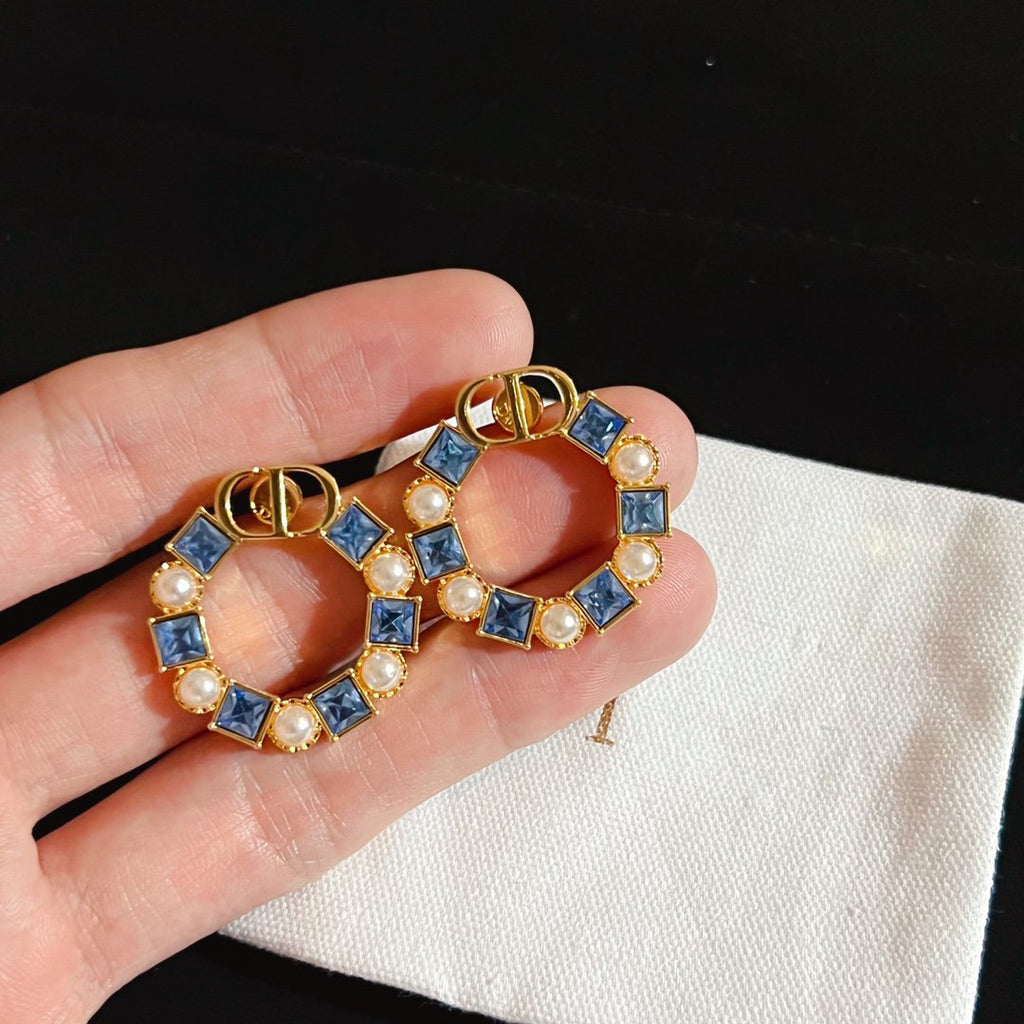 DIOR CD EARRINGS GOLD-FINISH METAL WITH RESIN PEARLS AND AMBER-COLORED CRYSTALS