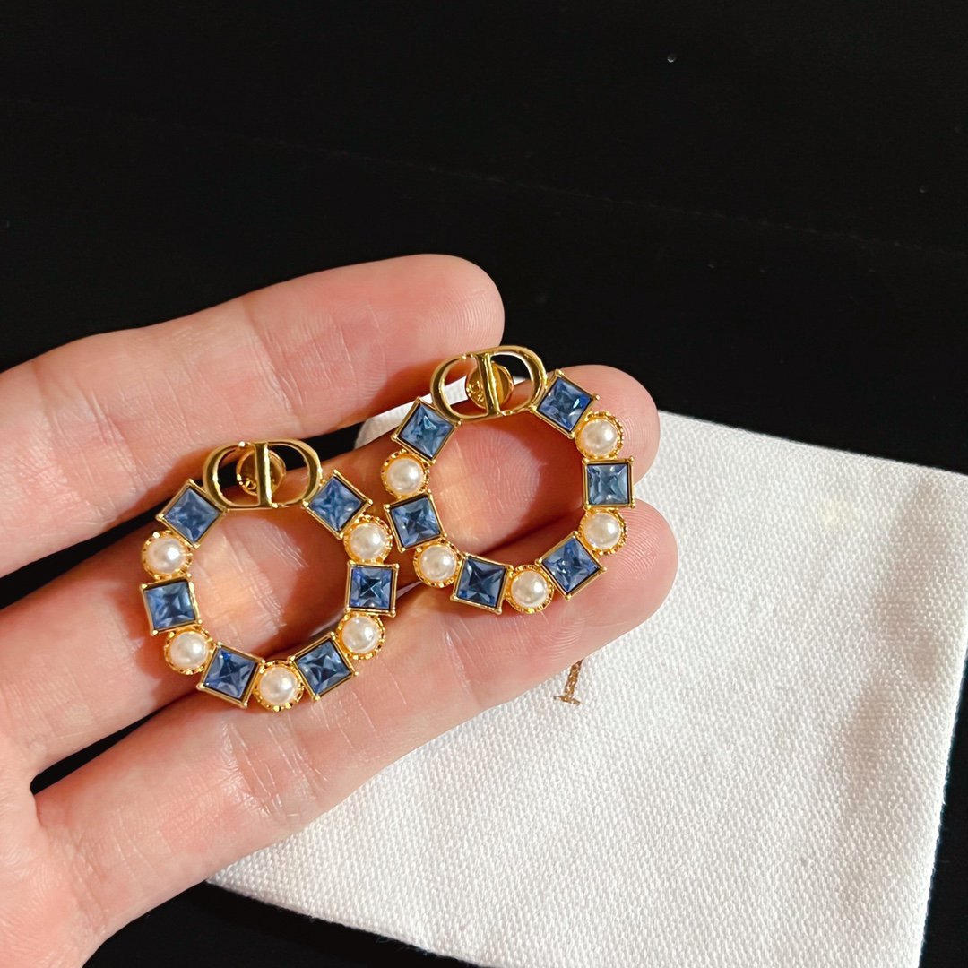 DIOR CD EARRINGS GOLD-FINISH METAL WITH RESIN PEARLS AND AMBER-COLORED CRYSTALS
