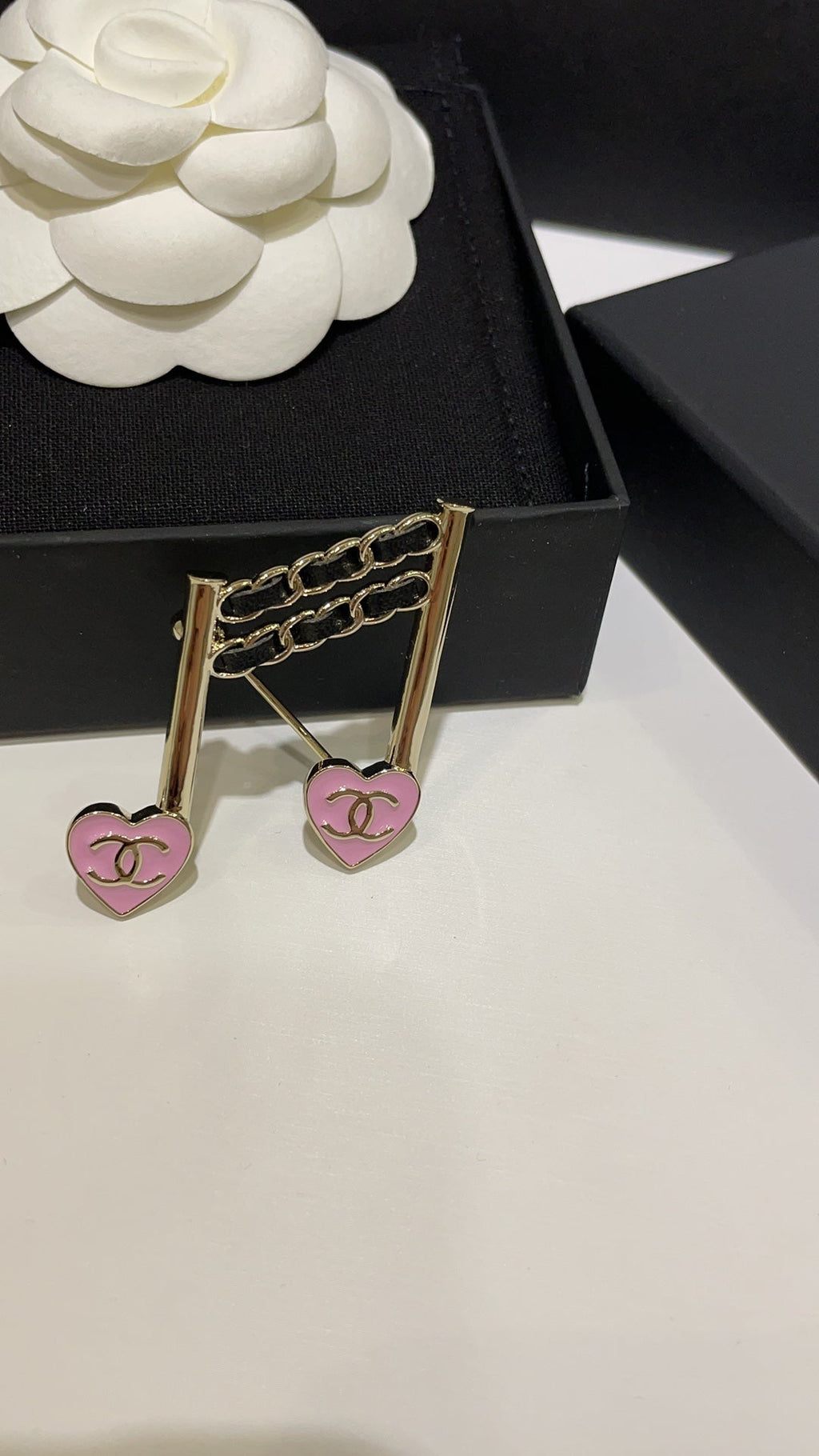 Chanel Brooch Gold 163086
