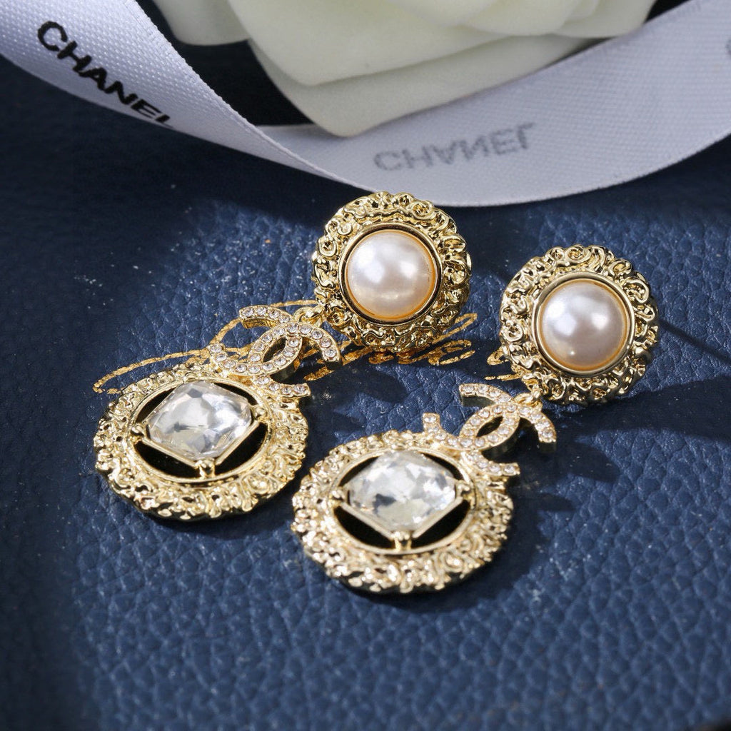 Chanel Gorgeous Gold Diamond Pearl Earring
