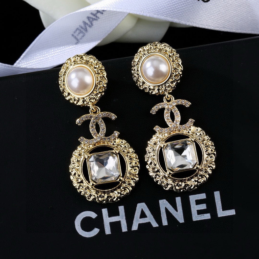 Chanel Gorgeous Gold Diamond Pearl Earring